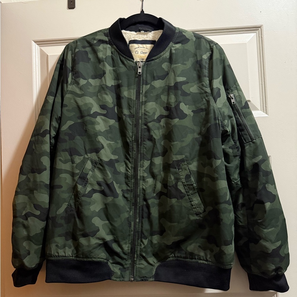 ✨3 for $25✨ Camo Bomber Jacket